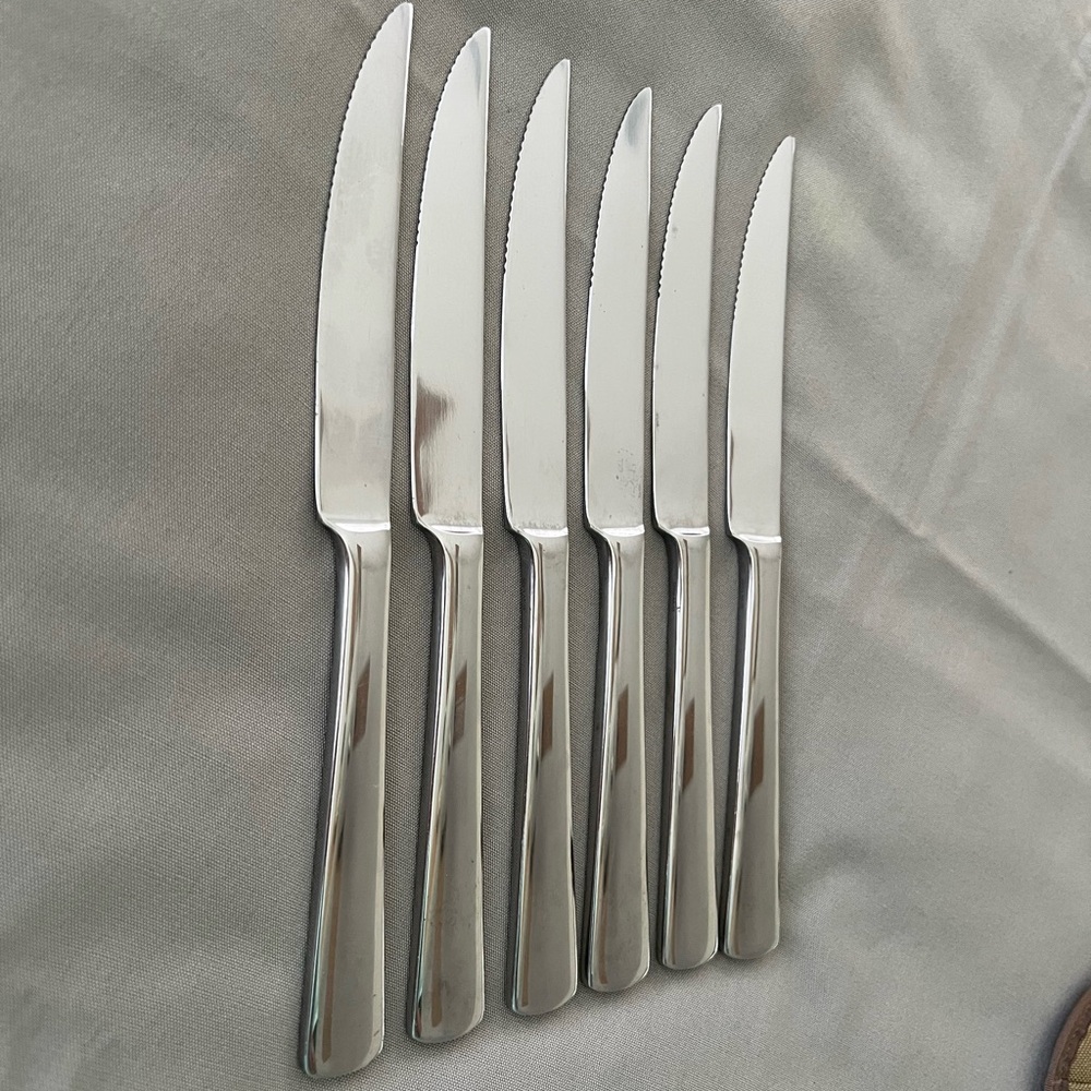Oneida Dinner Knives (6) with Serrated Edge - Replacement - China AA -15